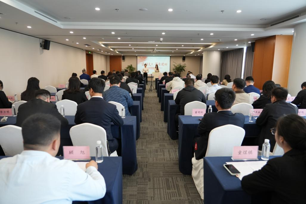 长江财险举办“筑强支点·书香建功”青年读书分享会